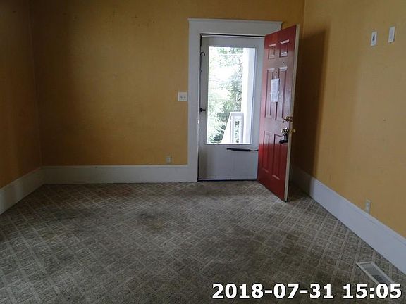 3rd image of 624 Montrose Ave SE