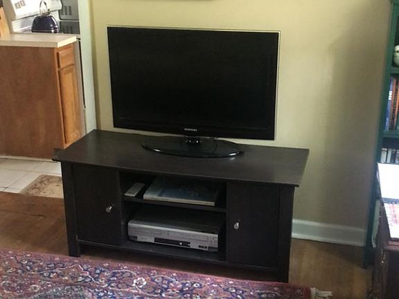 Television with antennae, Netflix and Amazon Prime access