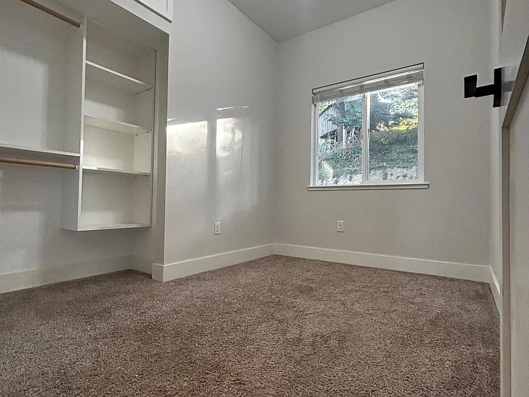 1381 Sydni Ct — Photo 18