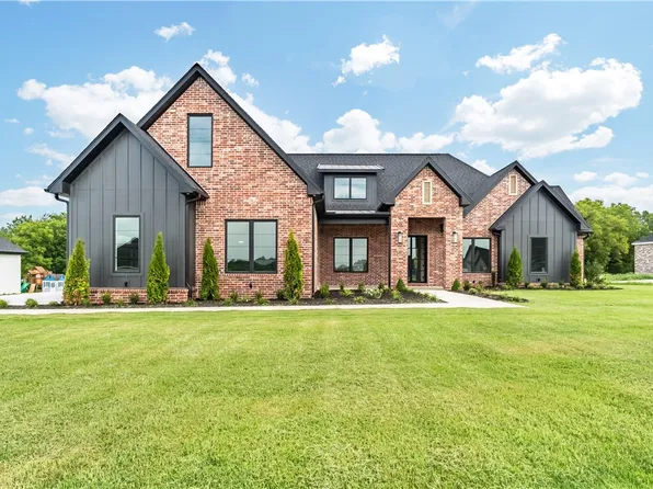 882 Asher St, Fayetteville, AR 72703