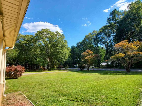 4th image of 372 Brookwood Dr
