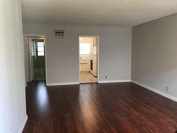 4th image of 12109 Emelita St
