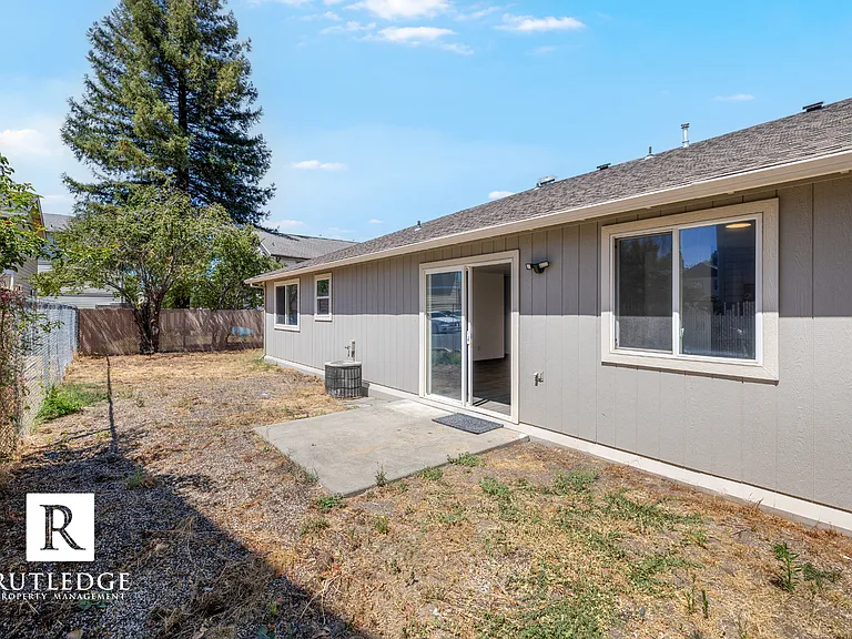 164 S Haskell St — Photo 17