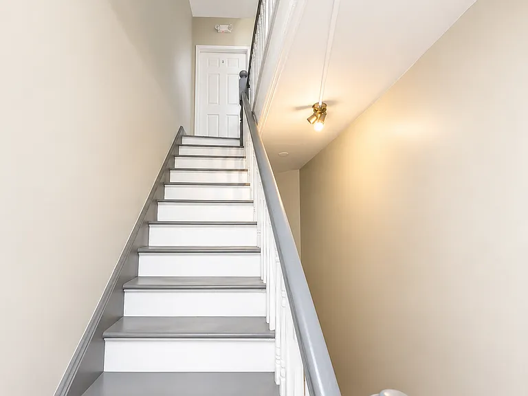 148 Hawthorne — Photo 1