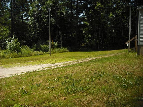 View of the front yard.