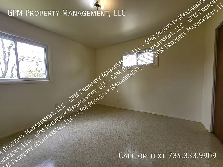 2036 Alberta St — Photo 14
