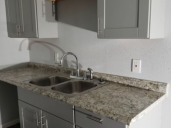 5th image of 100 Bluebonnet St APT 121