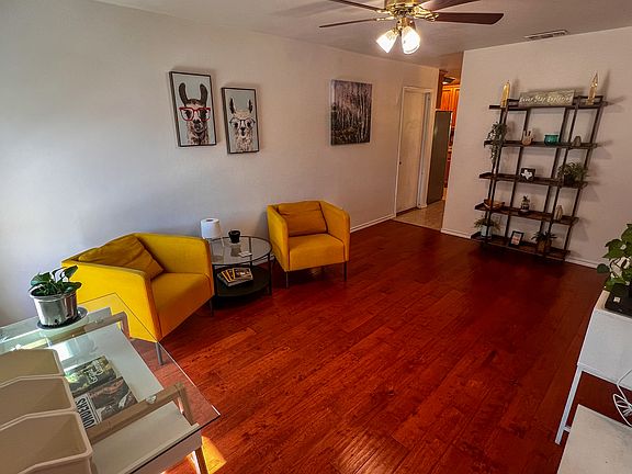 3rd image of 1019 Briarwood Dr #3A