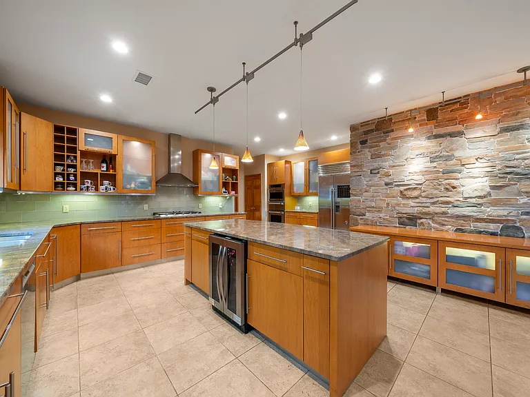 325 Cooper Pl — Photo 10