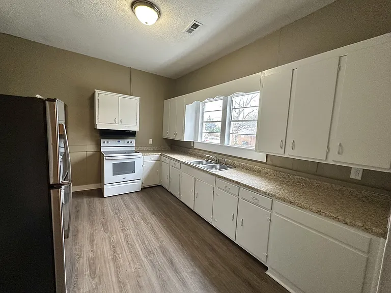 1213 Alabama Ave SW — Photo 2
