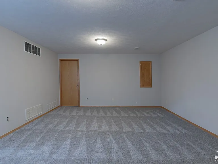 519 N Bristol Ct — Photo 23