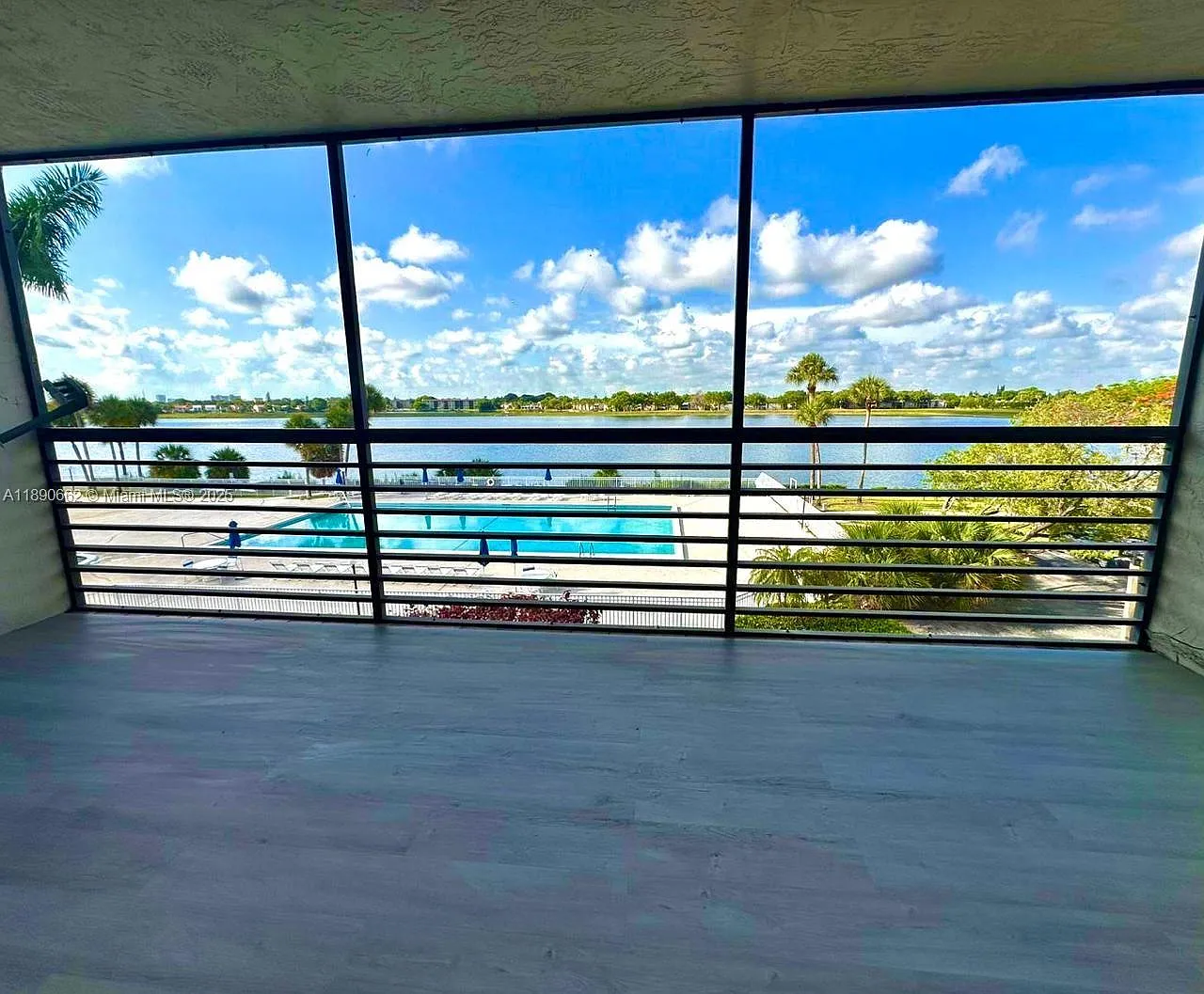 Lake View Of Calif Club C — Photo 1