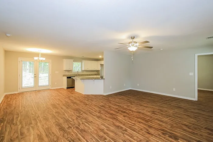 3 bed, 2.0 bath, 1400 sqft, $1,545 — Photo 3