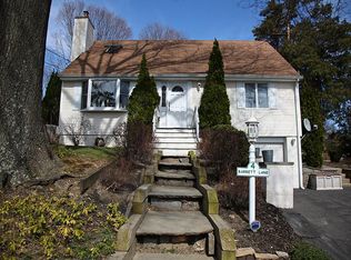 4 Barrett Ln, Port Chester, NY 10573