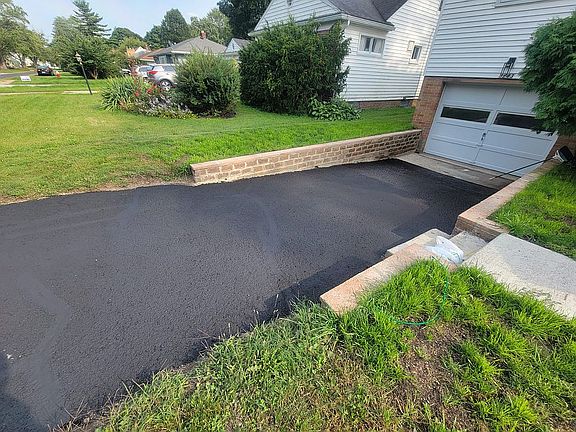 3rd image of 3243 Maeterlinck Ave