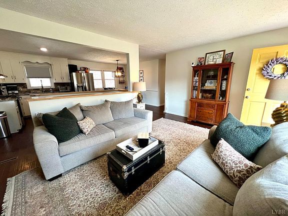 5th image of 208 Fairfax Cir