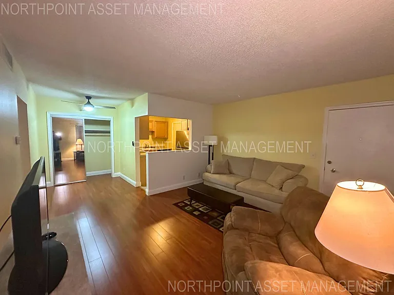 2171 NE 66th St #812 — Photo 3