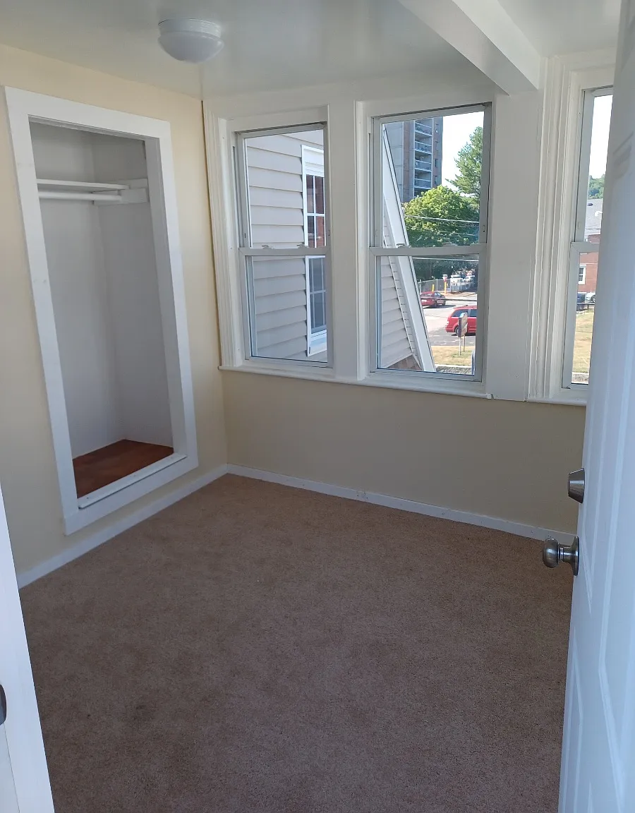 3 bed, 1200 sqft, $1,950 — Photo 2