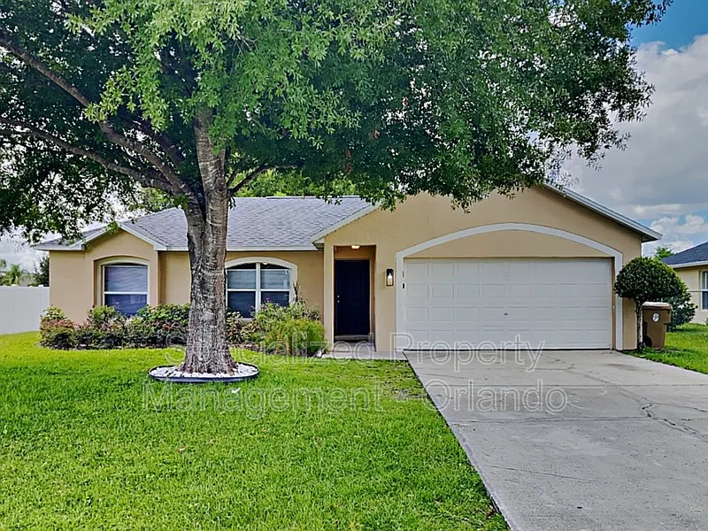 3 bed, 2.0 bath, 1440 sqft, $1,720 — Photo 1