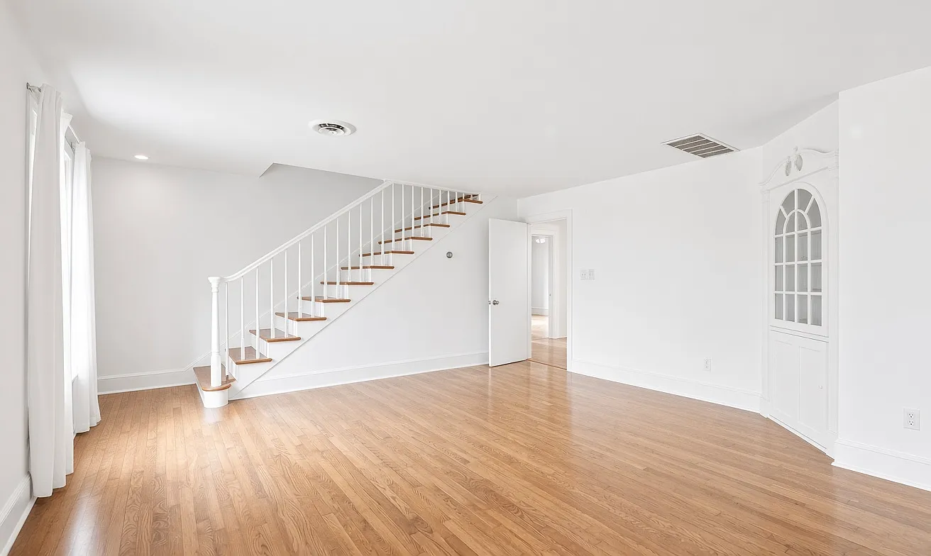 3 bed, $1,875 — Photo 2