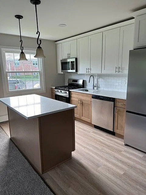 3 bed, 1130 sqft, $3,200 — Photo 3