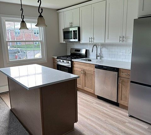 3rd image of 460 Old Town Rd #18I