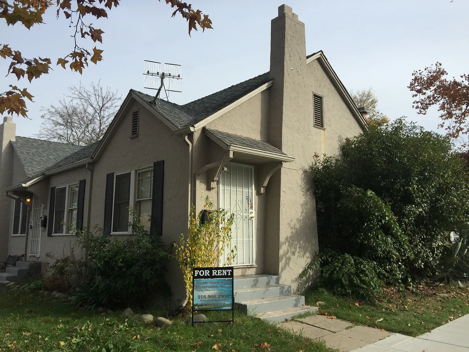 2601 T St photo 1