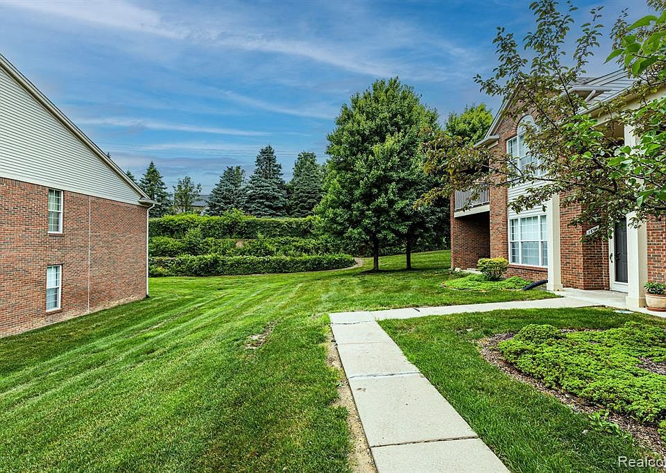 1905 Flagstone Cir Rochester MI Zillow