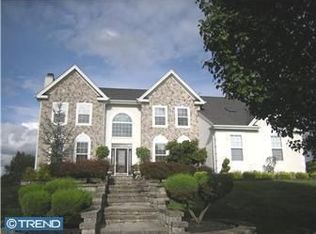 34 Rolling Gln, Mount Laurel, NJ 08054