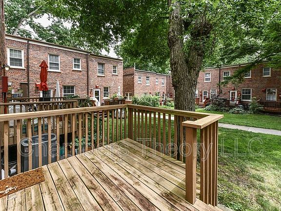 2nd image of 1400 S Barton St APT 432