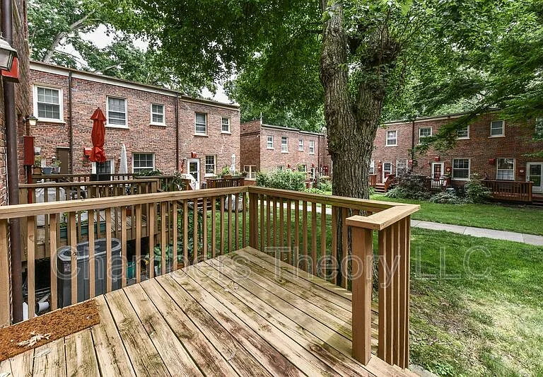1400 S Barton St #432 — Photo 2