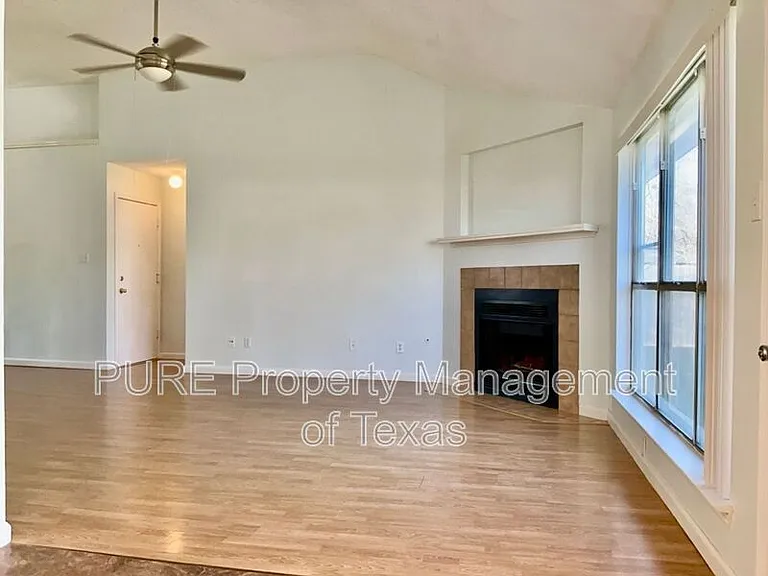 606 Eaglecreek Dr — Photo 5