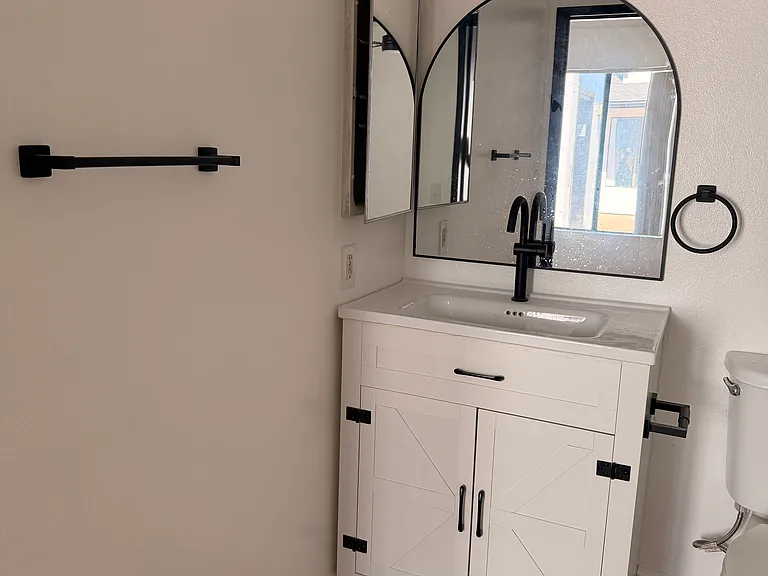 Salt & Vine Oceanside Apartments — Photo 15