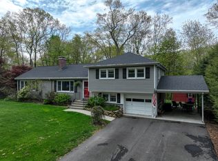 25 Patricia Ct, Gales Ferry, CT 06335
