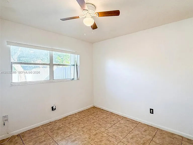 3721 SW 54th Ave — Photo 12