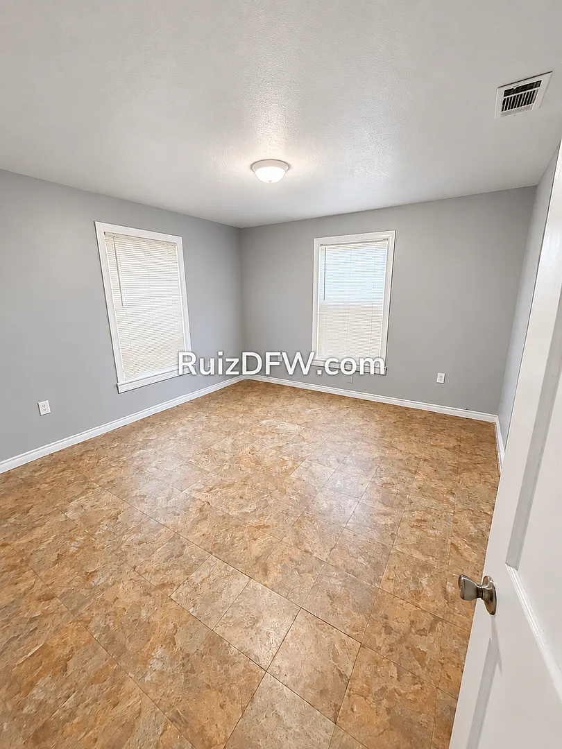 Single-Family Home In Handley. — Photo 2