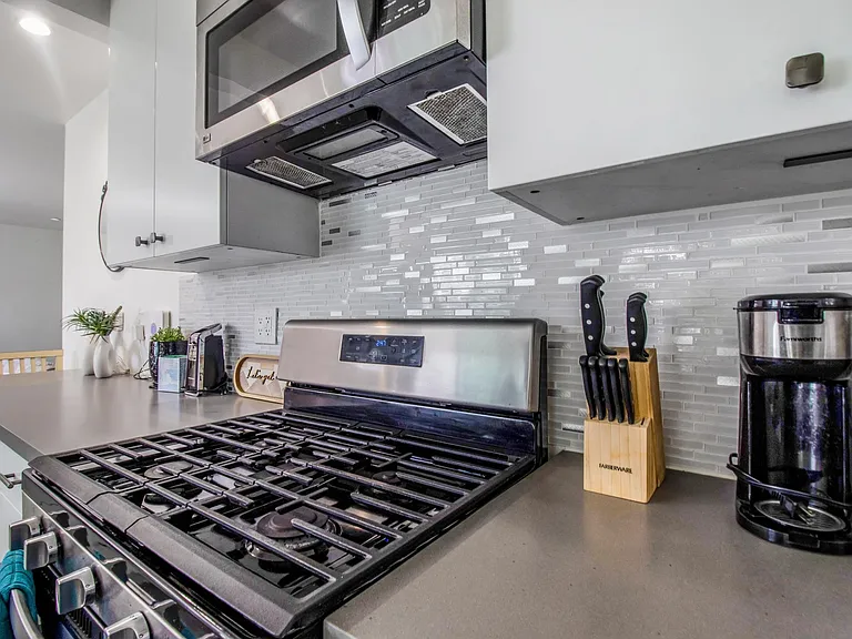 3230 N Lewis Ave — Photo 13