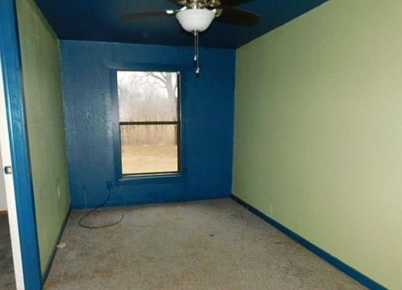 4th image of 909 E Park St