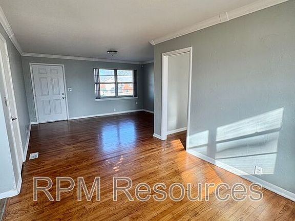 5th image of 118 Spruce Ave