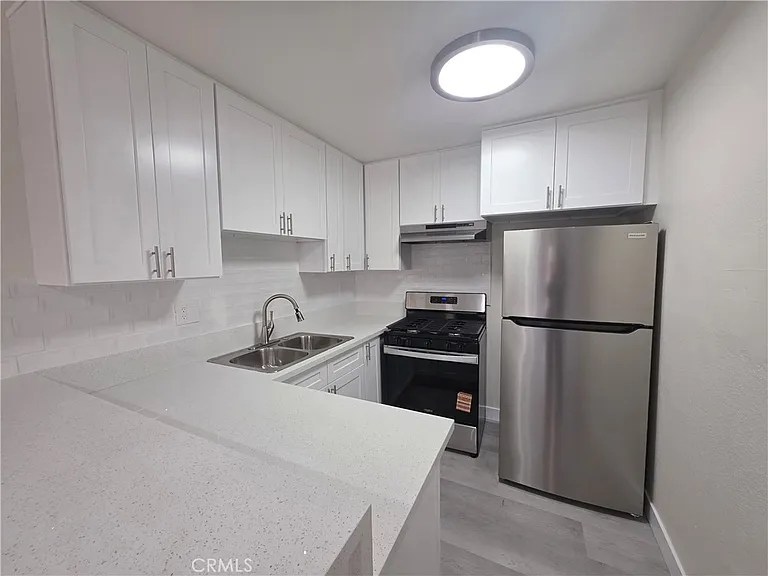 6911 Woodley Ave #106 — Photo 5