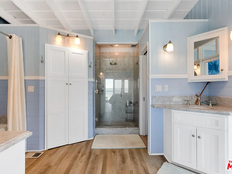 24528 Malibu Rd — Photo 31