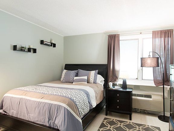 4th image of 163 W Division St APT 208