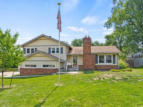 9119 Dearborn St, Overland Park, KS 66207