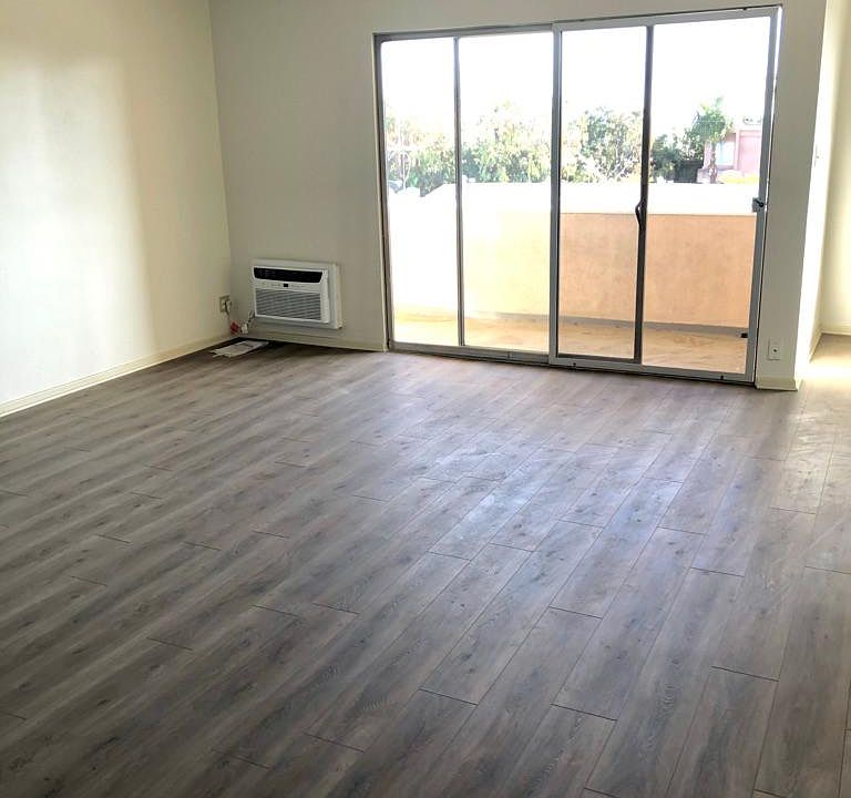 1st image of 1615 N Martel Ave #304