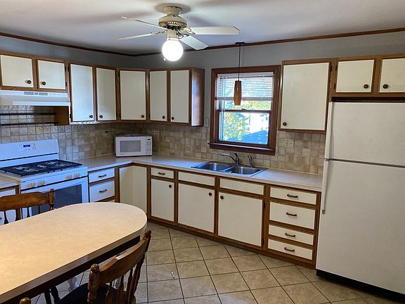 5th image of 195 Darlingdale Ave Floor 3