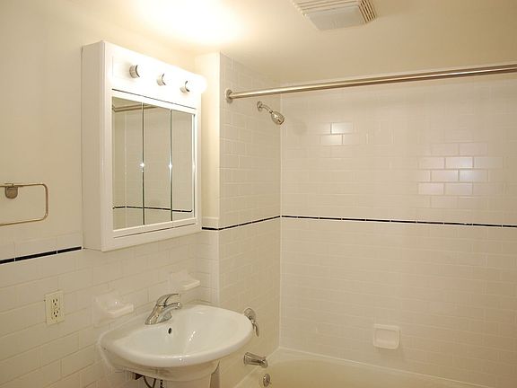 4th image of 200 Schermerhorn St APT 608