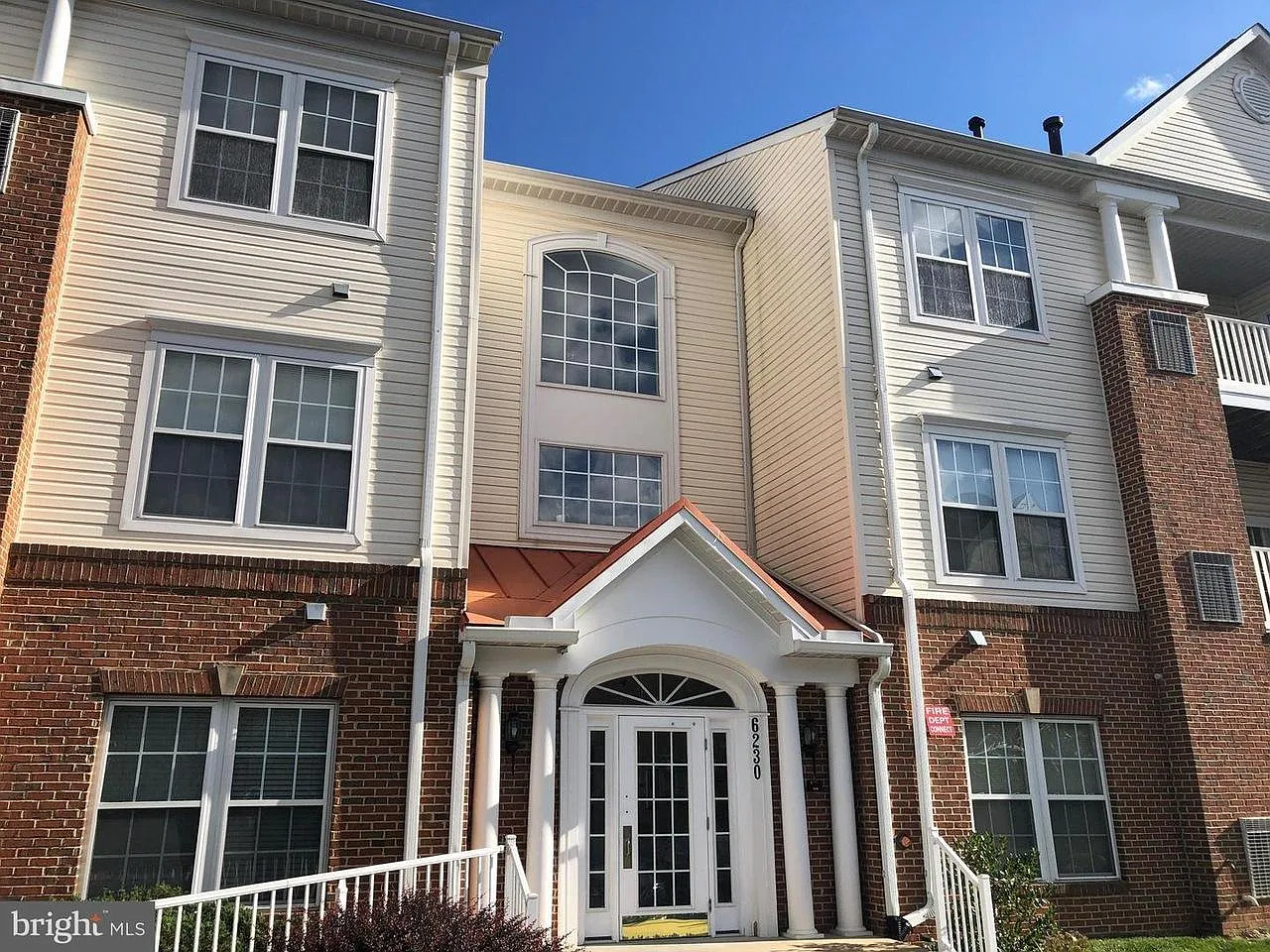2 bed, 1274 sqft, $2,075 — Photo 2