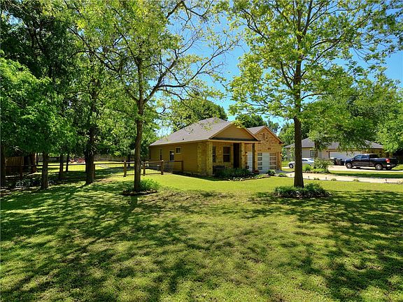 2nd image of 1263 Lovers Ln