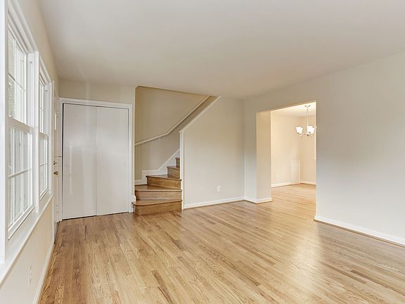 Living Rm adjoins Dining Rm