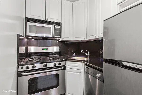 Rented by Corcoran | media 23